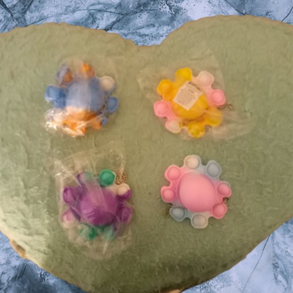 4 in. Octopus Keychain Reversible pop It(Many in stock) - Picture 2 of 3